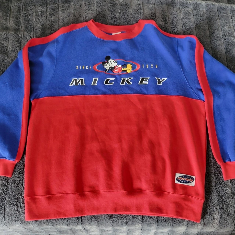 Vintage disney mickey sweatshirt.